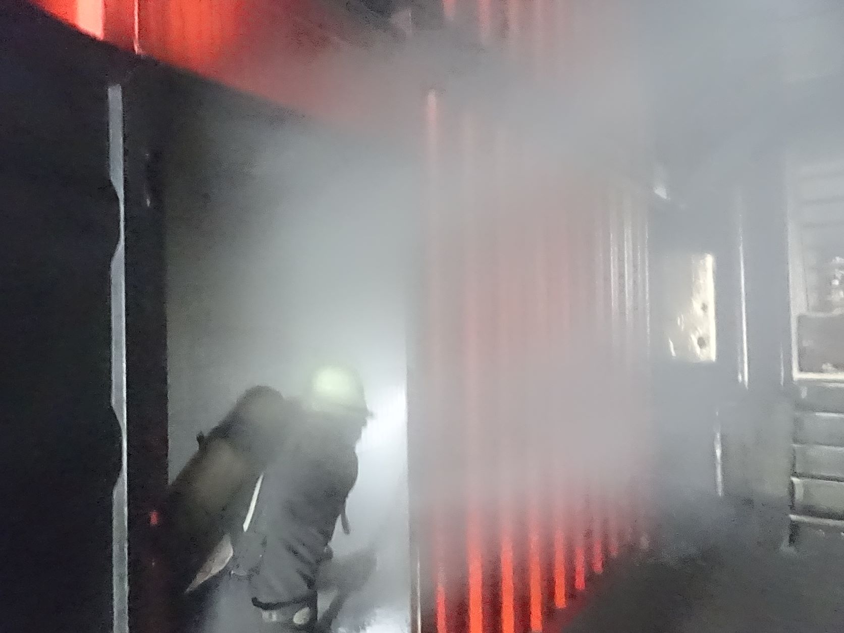  Brand Pkw in Tiefgarage mit langer Weg über zwei Stockwerke und einer Leiter nach unten 